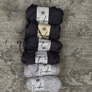 Lion Brand Truboo yarn
Size 3.5 oz
Colors: 2-silver, 4-slate
Lot of 6
NWT